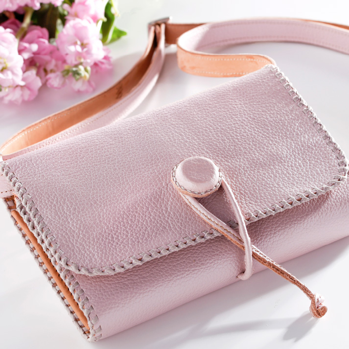 鯛の浦オリジナル 本革お財布バッグ（ポシェット）淡いピンク色 | 鯛の